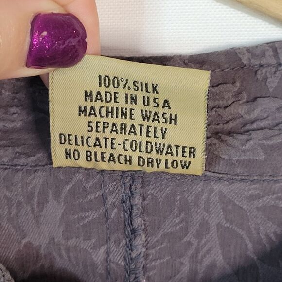 URU 100% Silk Gray Button Down Blouse - Picture 8 of 11